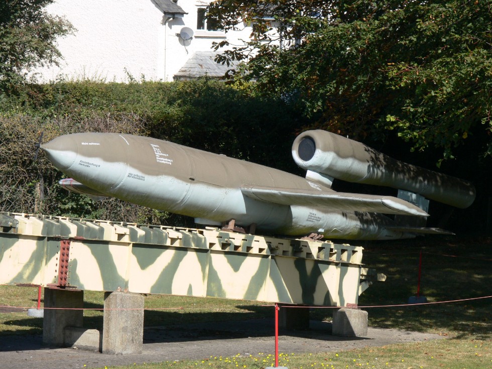 Die Berichterstattung über deutsche „Wunderwaffen“ wie den Marschflugkörper V1 beflügelte Spekulationen über den Bau der Reichsflugscheiben, argumentiert Gerhard Wiechmann. Das Foto zeigt den Nachbau einer V1 im Imperial War Museum Duxford. Foto: Steinmüller