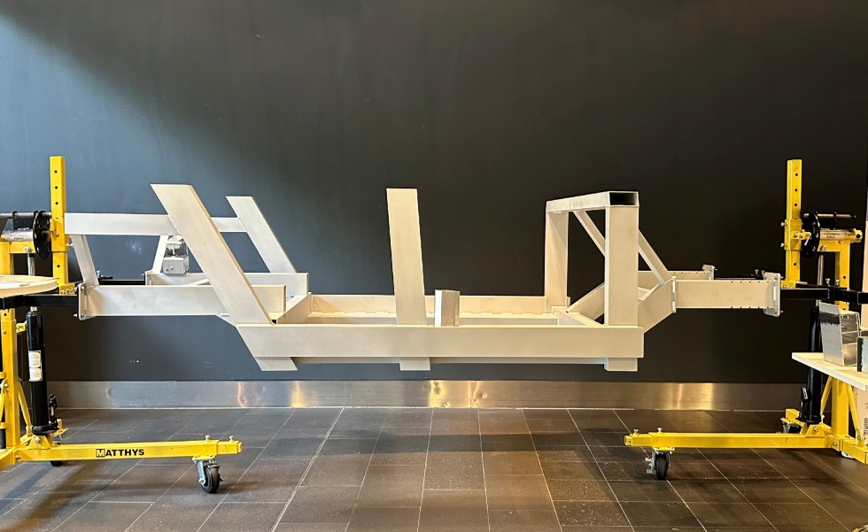Karosseriebau im Vergleich: Was BMW und e.Volution anders machen als Tesla & Co.