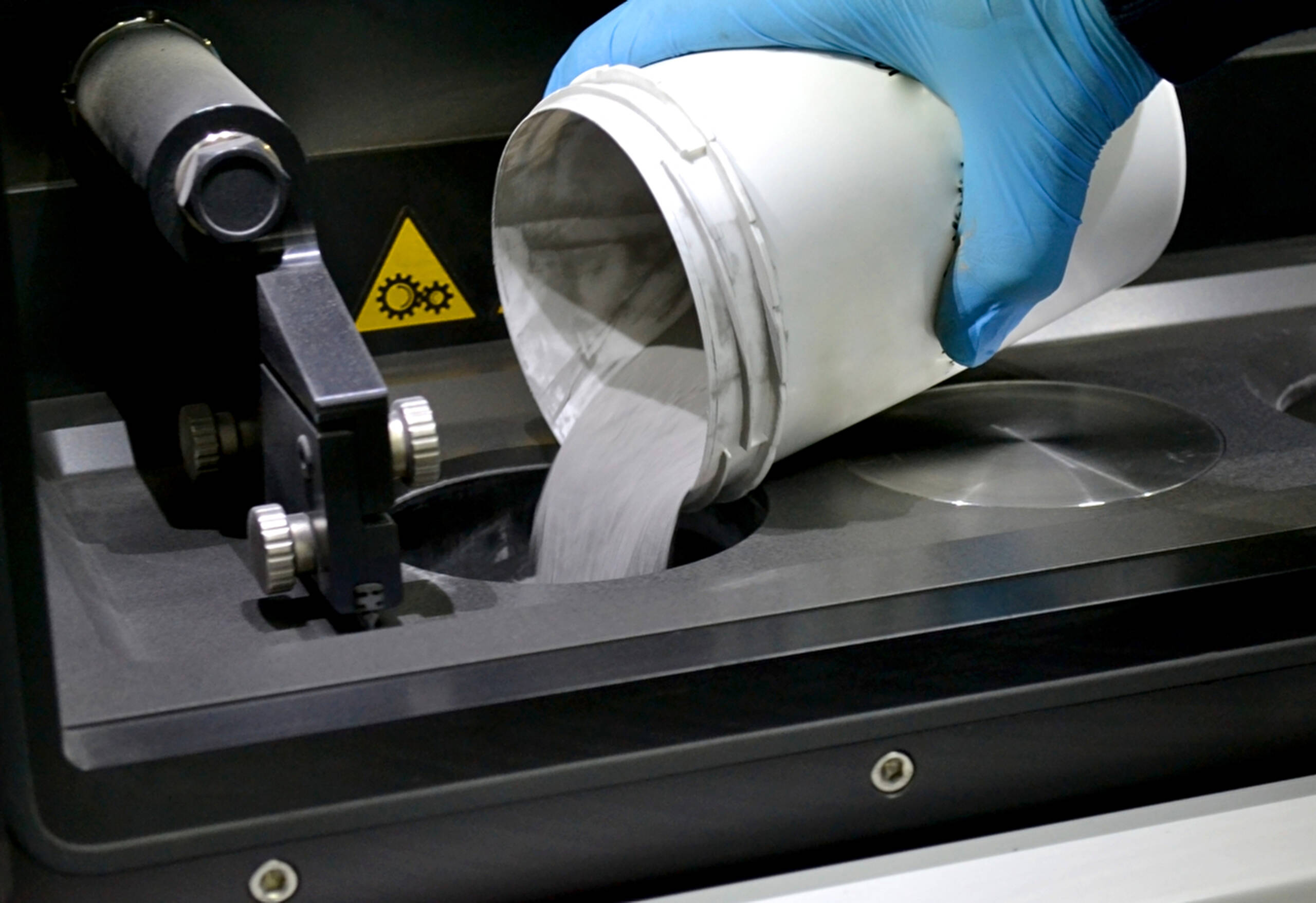 Was mal ein Tornado-Teil war, lässt sich in einem Metall-3D-Drucker zu neuen Komponenten verschmelzen (Symbolbild). Foto: PantherMedia / Marina1408